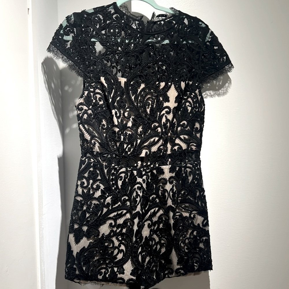 Alice + Olivia. Alaina Floral-Embroidery Lace Romper. Size 8